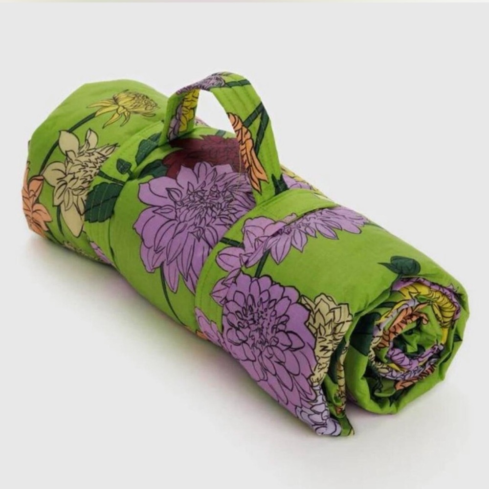 NWT Baggu Puffy Picnic Blanket - Dahlia